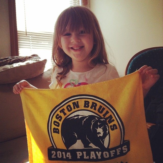 Dievčatko fandí Bostonu Bruins (tagboard.com)