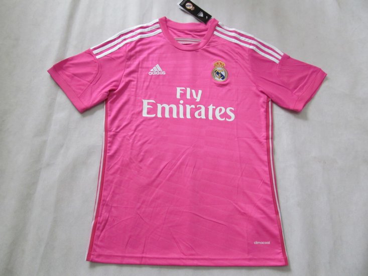 Nové ružové dresy Realu Madrid (hudavidjerseys.com)