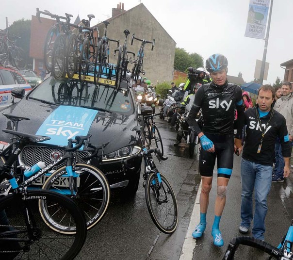 Chris Froome odstupuje z Tour de France (telegraph.co.uk)