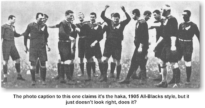 Novozélandskí rugbisti predvádzajú Haka tanec v roku 1905 (wesclark.com)