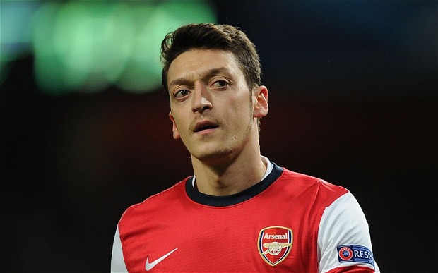 Nemeckému reprezentantovi Mesutovi Ozilovi z Arsenalu sa prvý duel v Lige majstrov nevydaril (telegraph.co.uk)