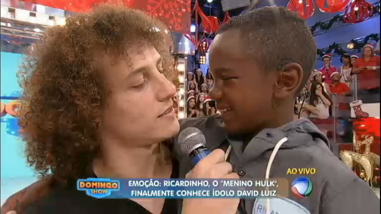 David Luiz splnil detský sen malému chlapcovi (entretenimento.r7.com)