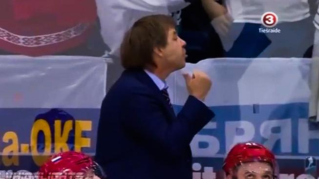 Ruský tréner Oleg Znarokov a jeho primitívne gesto (mshokej2014.net)