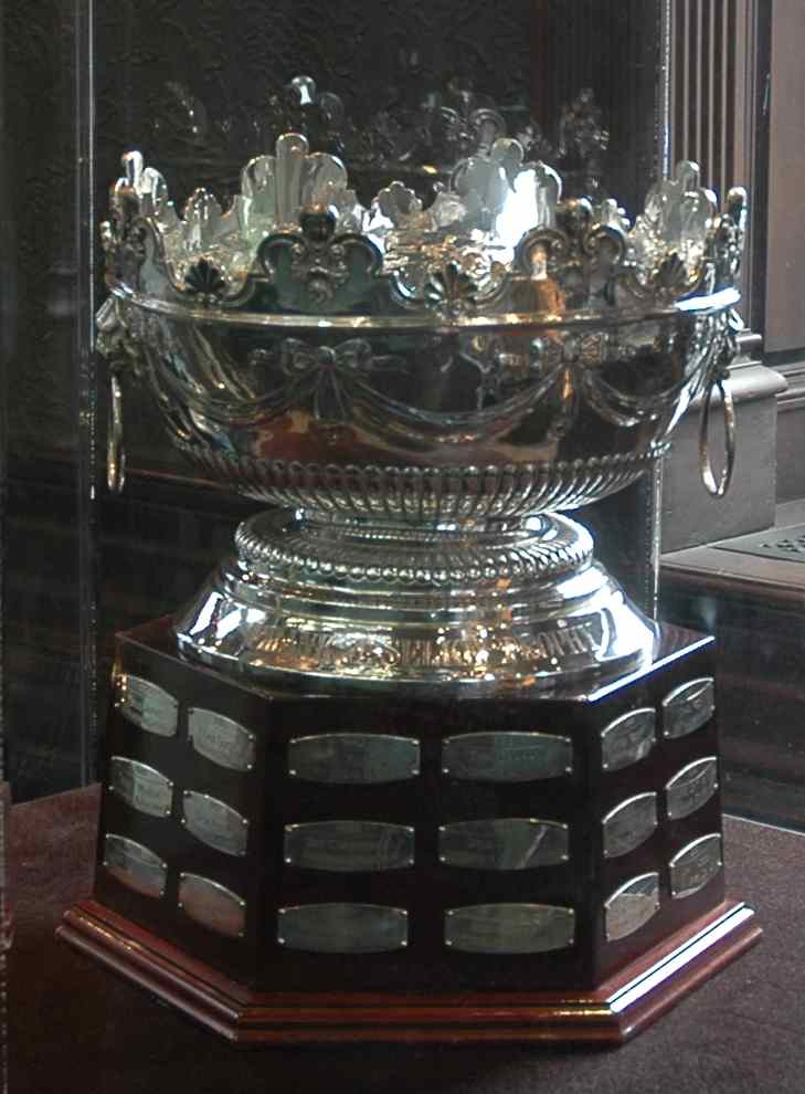 Selke Trophy (wikimedia.org)