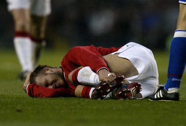 Zlomená noha Davida Beckhama len pár týždňov pred MS 2002 (sportskeeda.com)