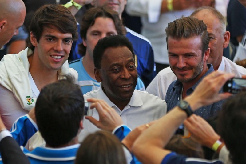 Zľava Kaká, Pelé a bývalá hviezda MLS Beckham (yahoo.com)