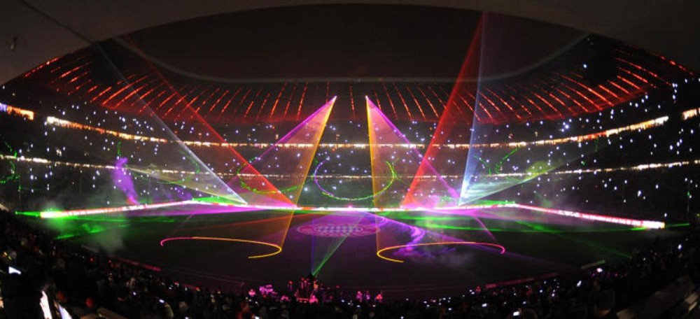 Veľkolepá laserová šou Bayernu Mníchov v Allianz Aréne (tz.de)